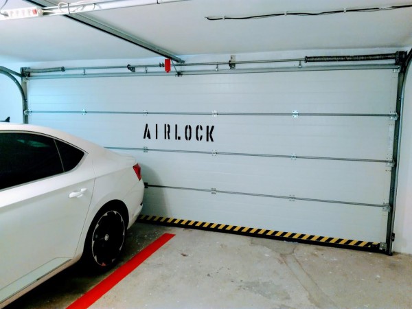 airlock.jpg