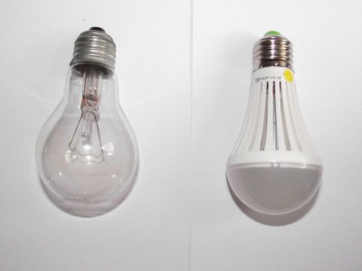 LED 7W a Klasická 40W žiarovka