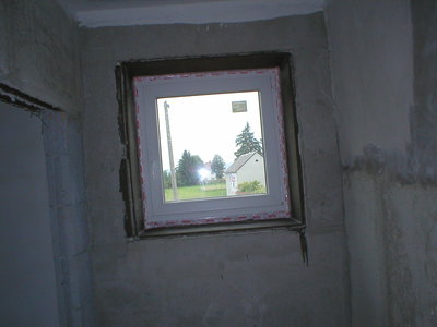 Usazené okno v OSB.