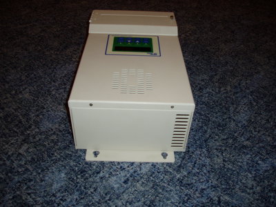 MPPSolar PCM 8048 80A chladicí otvory zvrchu