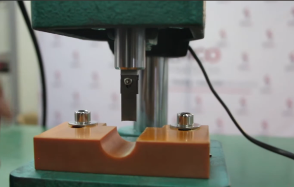 Lithium-ion Battery Nickel Strip Remover - YouTube — Mozilla Firefox.png