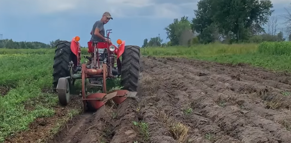 DIY Mini Tractor poslední energieYouTu.png