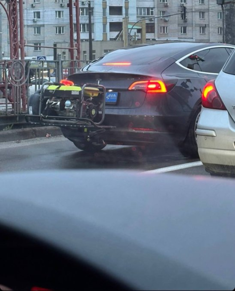 tesla_s_elektro_centralou.png