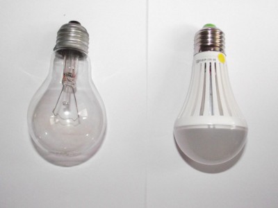 LED 7W a Klasická 40W žiarovka